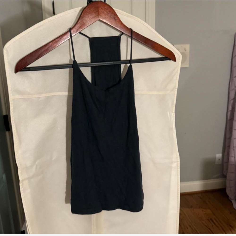 Navy blue soft racer back tank
Size S
Aerie